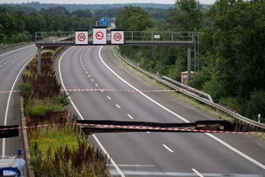 A Swisttal, en Rhénanie-du-Nord-Westphalie, sur l'autobahn 61, la chaussée s'est effondrée.