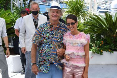 Bill Murray et Lyna Khoudri au photocall du film «The French Dispatch» lors du 74e Festival de Cannes le 13 juillet 2021