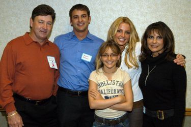 Britney Spears et sa famille avec, de gauche à droite : Jamie, Bryan, Jamie Lynn et Lynne lors d'un gala de charité en Louisiane en 2003