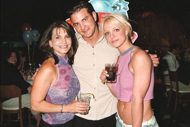 Britney Spears avec sa mère Lynne et son frère Bryan à New York en 2001