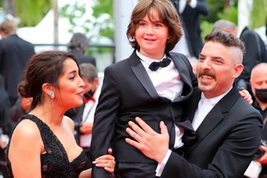 Damien Bonnard, Leïla Bekhti et Gabriel Merz Chammah au Festival de Cannes, le 16 juillet 2021.