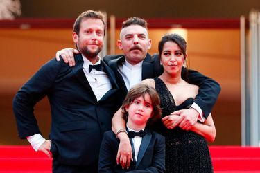 Damien Bonnard, Leïla Bekhti, Gabriel Merz Chammah et Joachim Lafosse au Festival de Cannes, le 16 juillet 2021.