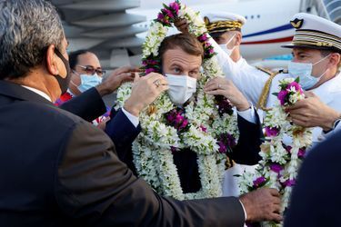 Emmanuel Macron arrive à Tahiti, samedi (dimanche à Paris).