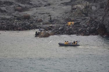 Les équipes de sauvetage sur l'île de White Island. 