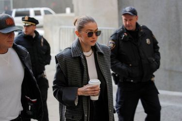 Gigi Hadid arrive au tribunal de Manhattan ce jeudi 16 janvier 2020. 
