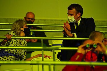 Jill Biden et Emmanuel Macron au stade olympique de Tokyo, le 23 juillet 2021.