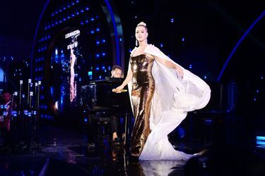 Katy Perry (avec John Legend au piano) au gala UNICEF organisé par LuisaViaRoma à Capri le 31 juillet 2021