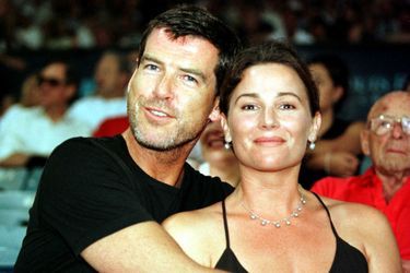 Pierce Brosnan et Keely Shaye Smith en 1998