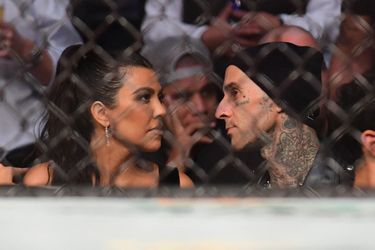 Kourtney Kardashian et Travis Barker lors d'un match de MMA à Las Vegas le 10 juillet 2021