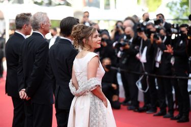 L'équipe de «France» sur le tapis rouge du 74e Festival de Cannes pour la montée des marches du film le 15 juillet 2021