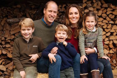 Le prince George avec les Cambridge pour un portrait de famille réalisé à l&#039;occasion des fêtes en 2020