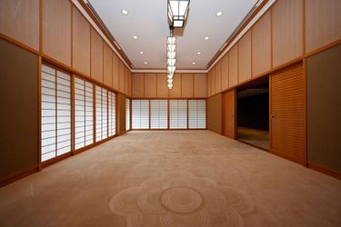 Petit hall dans la nouvelle demeure de l'empereur Naruhito du Japon et de l'impératrice Masako à Tokyo, le 14 juillet 2021