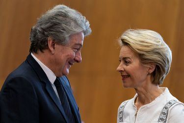 Thierry Breton et la présidente de la Commission européenne, Ursula von der Leyen, mercredi 4 décembre.