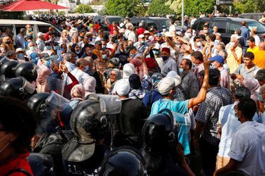 Manifestation devant le Parlement à Tunis, le 26 juillet 2021.