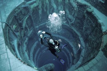 La piscine la plus profonde du monde se trouve à Dubaï.