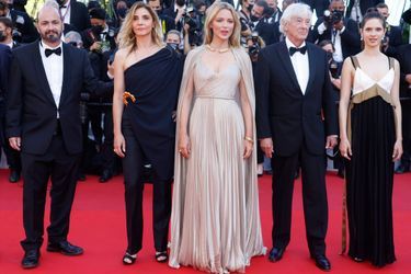 L&#039;équipe du film «Benedetta » lors de la montée des marches au Festival de Cannes, ce vendredi 9 juillet 2021.
