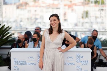 Louise Chevillotte lors de la présentation de "Benedetta" au Festival de Cannes, samedi 10 juillet 2021. 