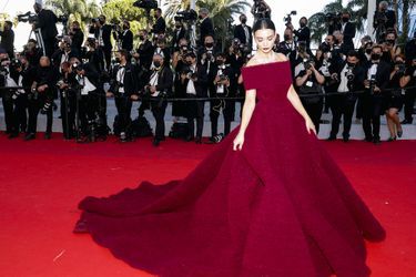 Amy Jackson sur le tapis rouge du 74e Festival de Cannes pour la montée des marches du film «L'Histoire de ma femme» le 14 juillet 2021