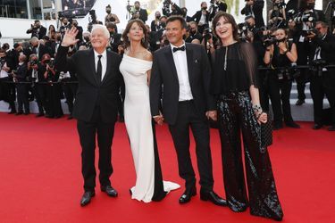 André Dussollier, Sophie Marceau, François Ozon et Géraldine Pailhas sur le tapis rouge du 74e Festival de Cannes pour la montée des marches du film «Tout s&#039;est bien passé» le 7 juillet 2021
