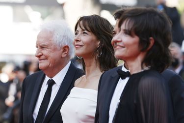 André Dussollier, Sophie Marceau et Géraldine Pailhas sur le tapis rouge du 74e Festival de Cannes pour la montée des marches du film «Tout s'est bien passé» le 7 juillet 2021