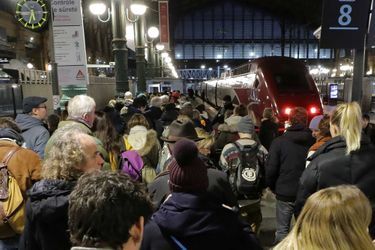 Des voyageurs Gare du Nord, à Paris, le 14 décembre. 