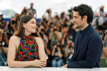 Laetitia Casta et Louis Garrel au photocall du film «La Croisade» lors du 74e Festival de Cannes le 12 juillet 2021
