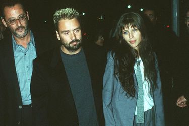 Luc Besson et Maïwenn (avec Jean Reno) à la première du film «Léon» à Paris en septembre 1994