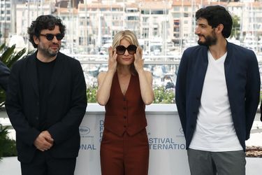 Eric Caravaca, Mélanie Thierry et Romain Cogitore au photocall du jury de la Caméra d&#039;or lors du 74e Festival de Cannes le 7 juillet 2021