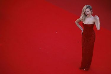 Rose Bertram sur le tapis rouge du 74e Festival de Cannes pour la montée des marches du film «L'Histoire de ma femme» le 14 juillet 2021