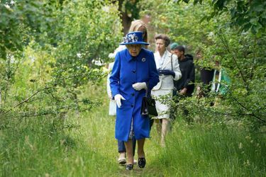La reine Elizabeth II, en bleu roi, et la princesse Anne à Glasgow, le 30 juin 2021