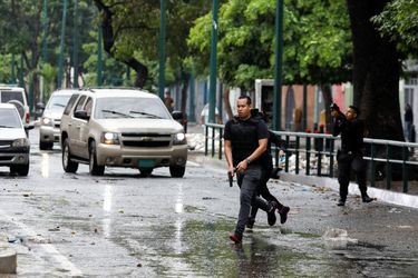 Scène de guerre à Caracas lors des affrontements entre policiers et membres des gangs de la Cota 905, quartier populaire de l'ouest de la capitale vénézuélienne.