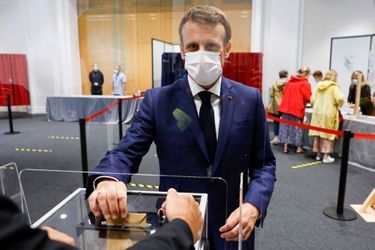 Emmanuel et Brigitte Macron ont voté pour le second tour des élections régionales et départementales au Touquet, le 27 juin 2021.
