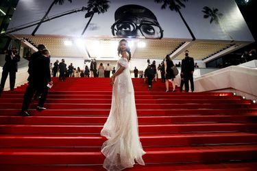 Flora Coquerel sur le tapis rouge du 74e Festival de Cannes pour la montée des marches du film «The Velvet Underground» le 7 juillet 2021