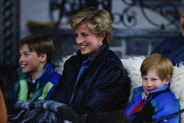 La princesse Diana avec ses fils les princes William et Harry, le 30 mars 1993