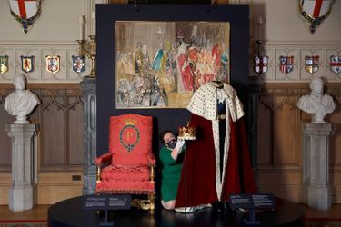 Exposition hommage au prince Philip au château de Windsor : son trône de prince consort au Palais de Buckingham, sa robe de couronnement et sa couronne