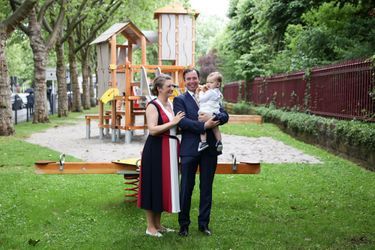 Le grand-duc héritier Guillaume de Luxembourg et la princesse Stéphanie avec leur fils le prince Charles à Esch-sur-Alzette, le 22 juin 2021