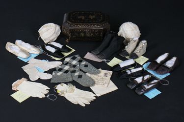 Ces accessoires ayant été portés par les enfants de la reine Victoria et du prince Albert seront vendus aux enchères le 15 juin 2021 chez Kerry Taylor Auctions à Londres