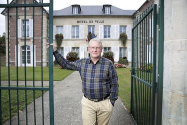 Michel Arnould, maire de Verberie (Oise), victime en août d’une tentative d’incendie de son domicile.