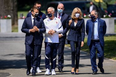 Emmanuel et Brigitte Macron ont été accueillis par Noël Le Graët, le président de la FFF, Didier Deschamps, le sélectionneur de l’équipe de France et par le capitaine Hugo Lloris.