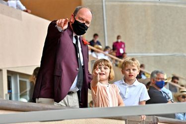 La princesse Gabriella et les princes Jacques et Albert II de Monaco le 20 juin 2021, au stade Louis-II de Monaco