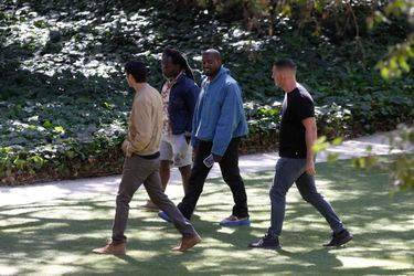 Kanye West avec des amis à Malibu le 10 juin 2021