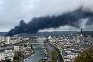 L&#039;incendie de l&#039;usine Lubrizol de Rouen, jeudi.