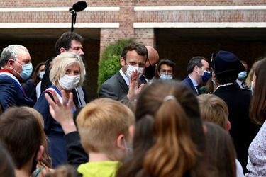 Emmanuel Macron s’est rendu dans la matinée à l’école élémentaire de Poix-de-Picardie, dans la Somme.