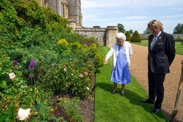 La reine Elizabeth II avec Keith Weed au château de Windsor, le 2 juin 2021
