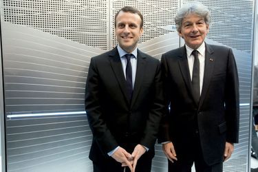 Emmanuel Macron et Thierry Breton en avril 2016 à Paris.