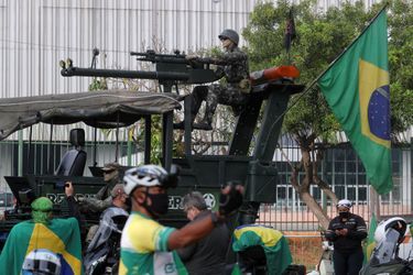 Des milliers de motards ont participé samedi au rassemblement &quot;Accélérons pour le Christ&quot; à Sao Paulo. Le président d&#039;extrême droite a pris la tête du cortège avec un casque ouvert et sans masque, en violation de la réglementation de l&#039;État.