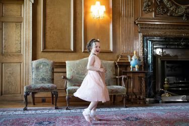 Mila, 5 ans, a pu rencontrer Kate au palais de Holyroodhouse, en Ecosse, le 27 mai 2021.