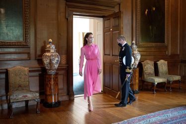 Kate, la duchesse de Cambridge, a rencontré la petite Mila et sa famille au palais de Holyroodhouse, en Ecosse, le 27 mai 2021.