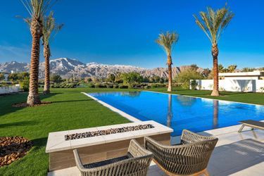 La villa de Kourtney Kardashian à Palm Springs, achetée en mai 2021 pour 12 millions de dollars