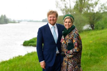 La reine Maxima et le roi Willem-Alexander des Pays-Bas au bord de la Meuse, le 27 mai 2021